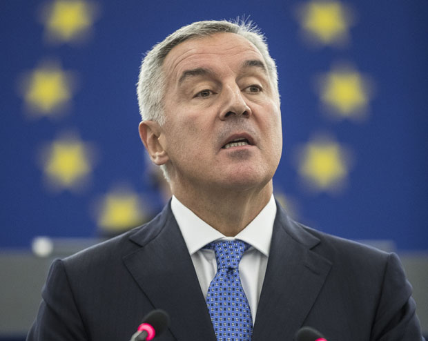 Немачки медији се питају: Зашто је криминалној породичној мануфактури Ђукановић — све допуштено